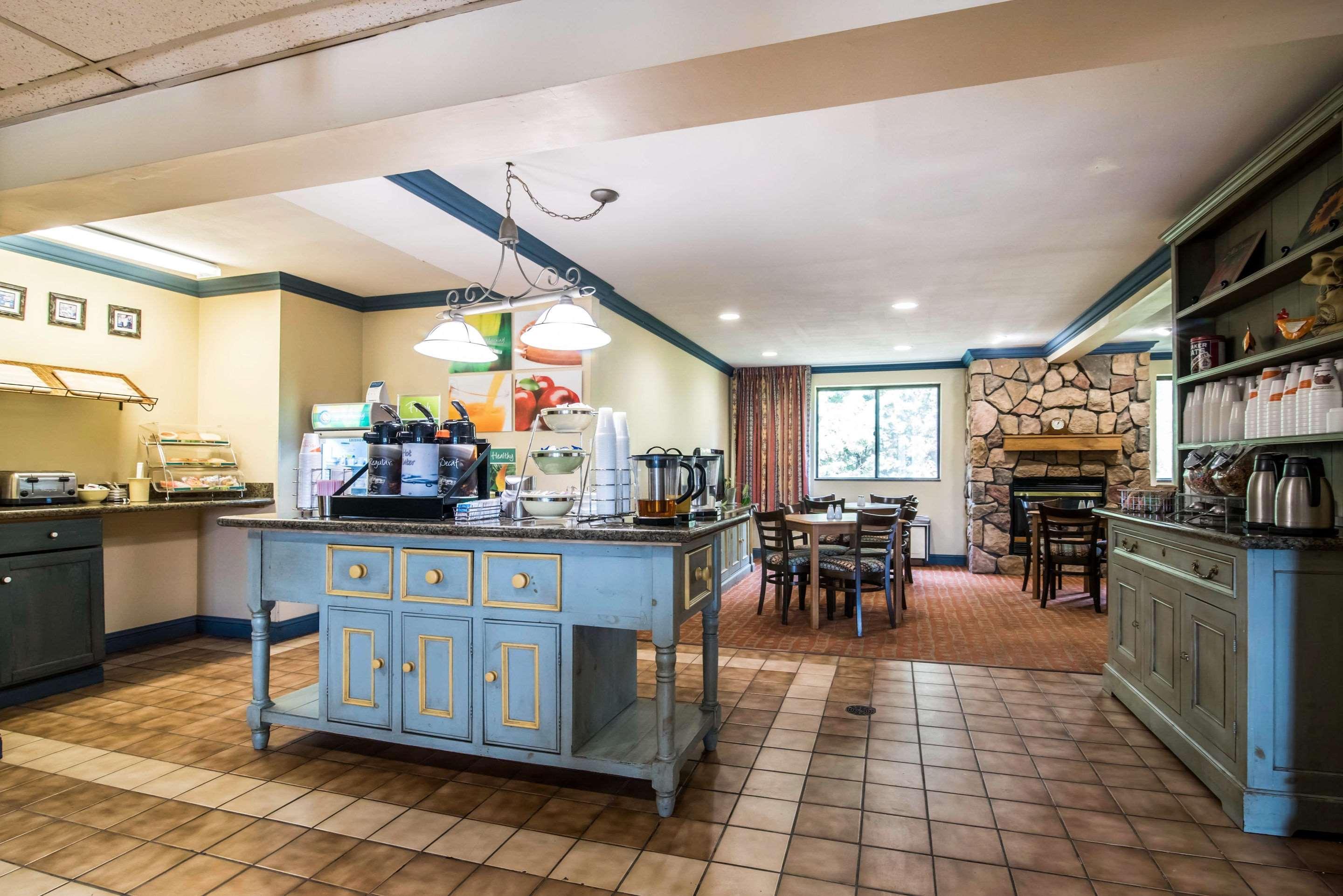 Quality Inn Cortland - University Area Екстериор снимка