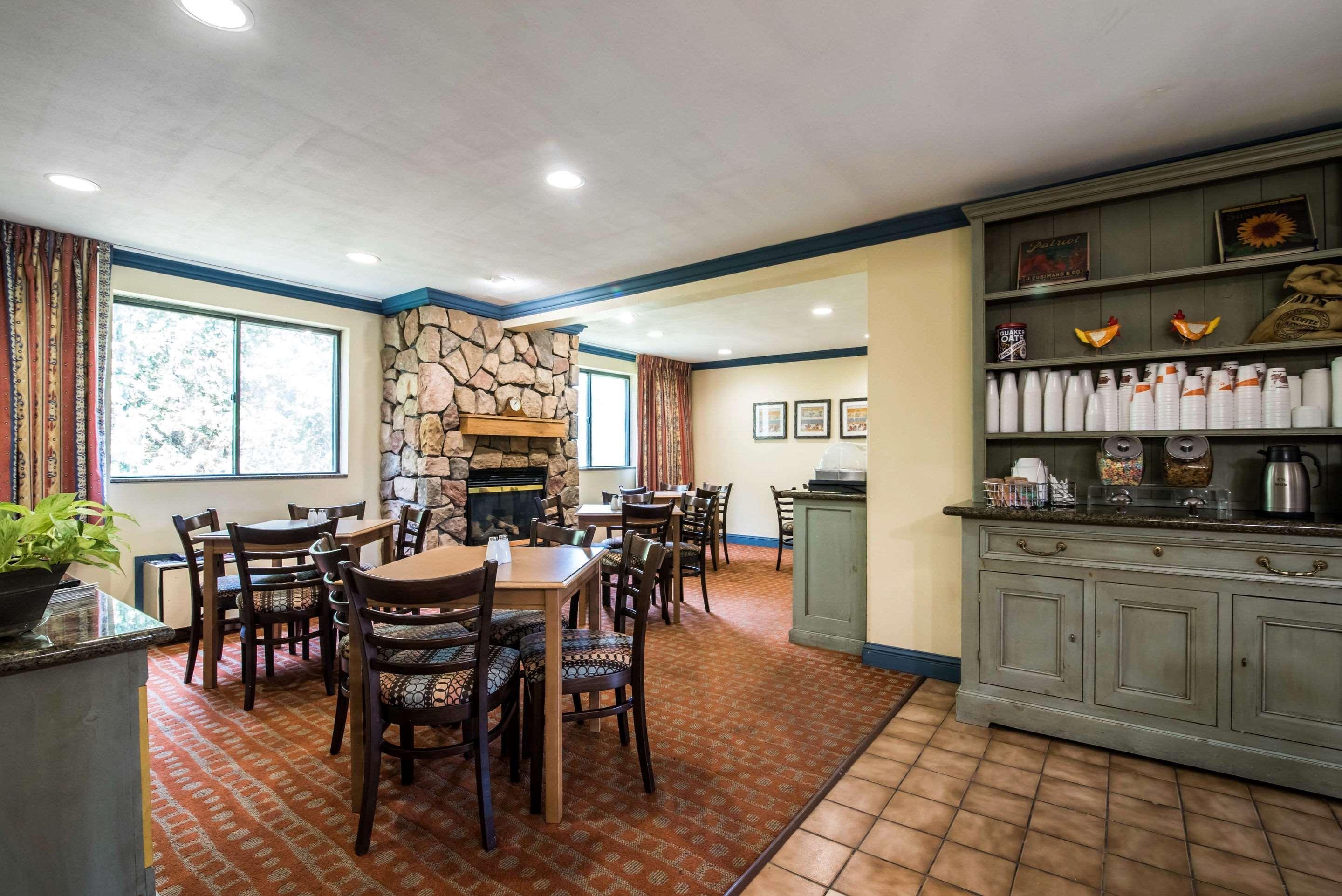 Quality Inn Cortland - University Area Екстериор снимка